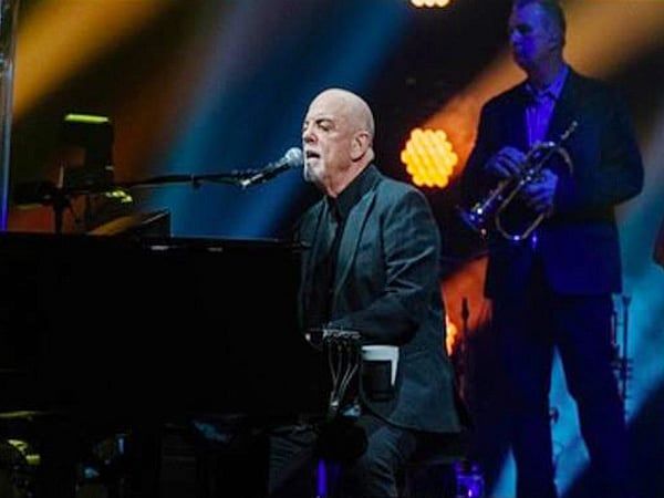 Billy Joel, Nadir Görülen Beyin Rahatsızlığı Teşhisini Açıkladıktan Sonra Belgesel Galasını Kaçırdı