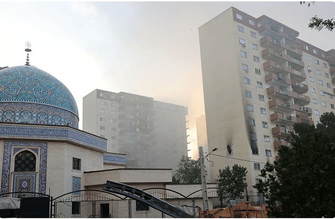 Canlı Yayın: İsrail İran'a Grev Başlatırken Bölgesel Gerilimler Yüksek; Üst Düzey Yetkililer Öldü