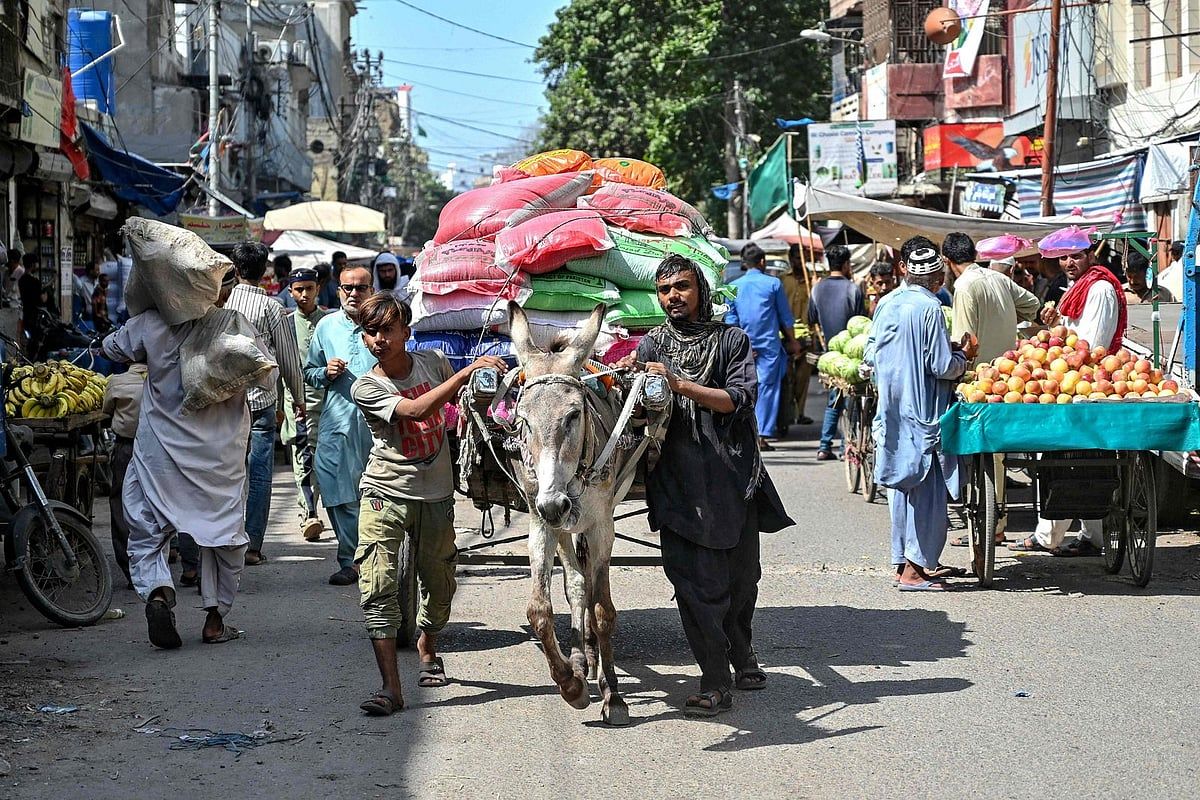 Kaynak, Çin'in Pakistan'a 3,4 Milyar Doların Üzerinde Ticari Kredi Verdiğini Söyledi