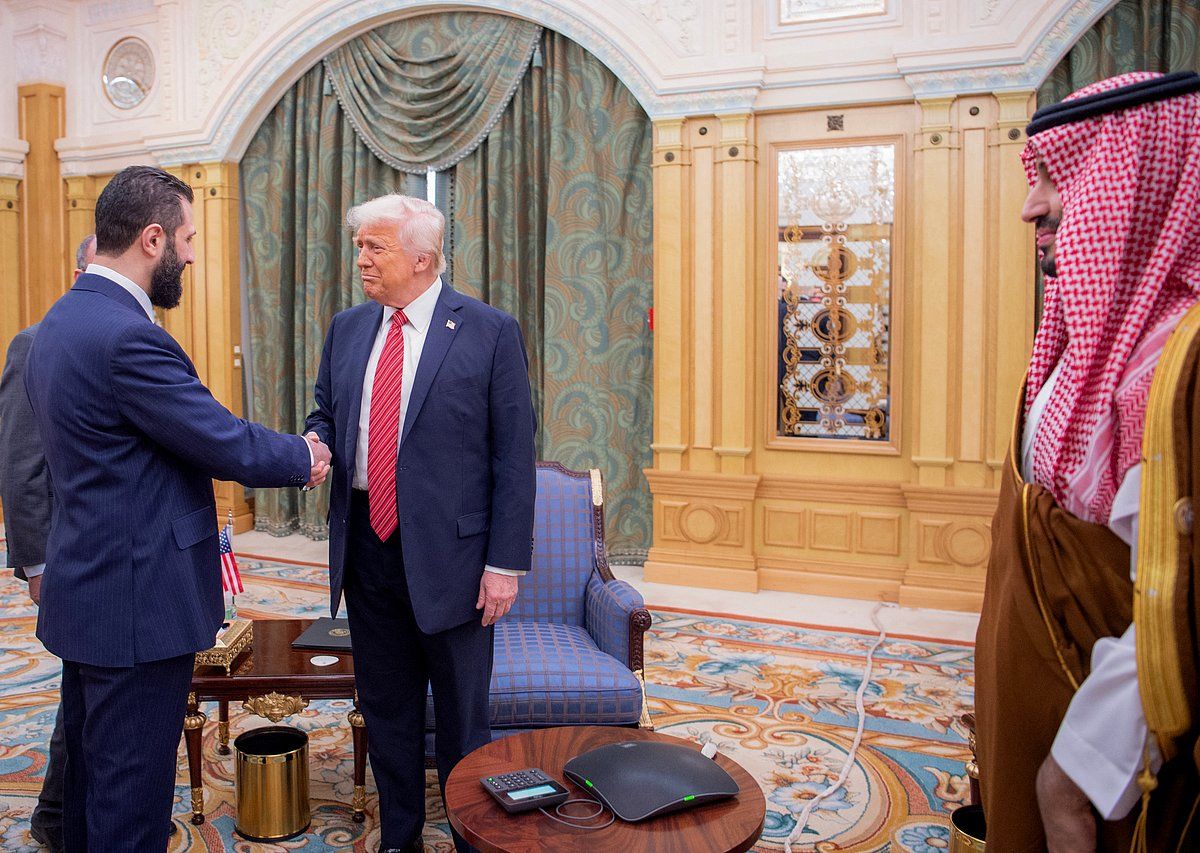 Trump, Abd'nin Suriye'ye Yönelik Yaptırımlarını Kaldırdı, Esad ve Ortakları Üzerindeki Baskıyı Sürdürdü