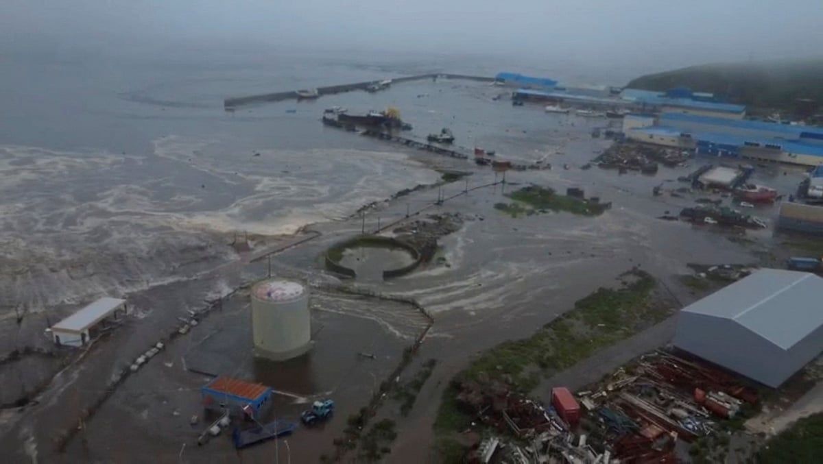 Tsunami Alarmı Kaldırıldıktan Sonra Rusya'nın Kamçatka'sında Yanardağ Patladı