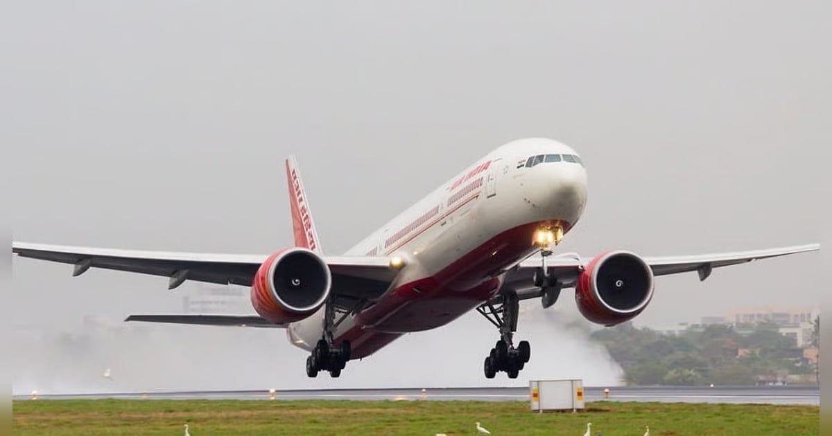 Air India Uçuşu, Motor Alev Aldıktan Sonra Yarı Yolda Geri Döndü