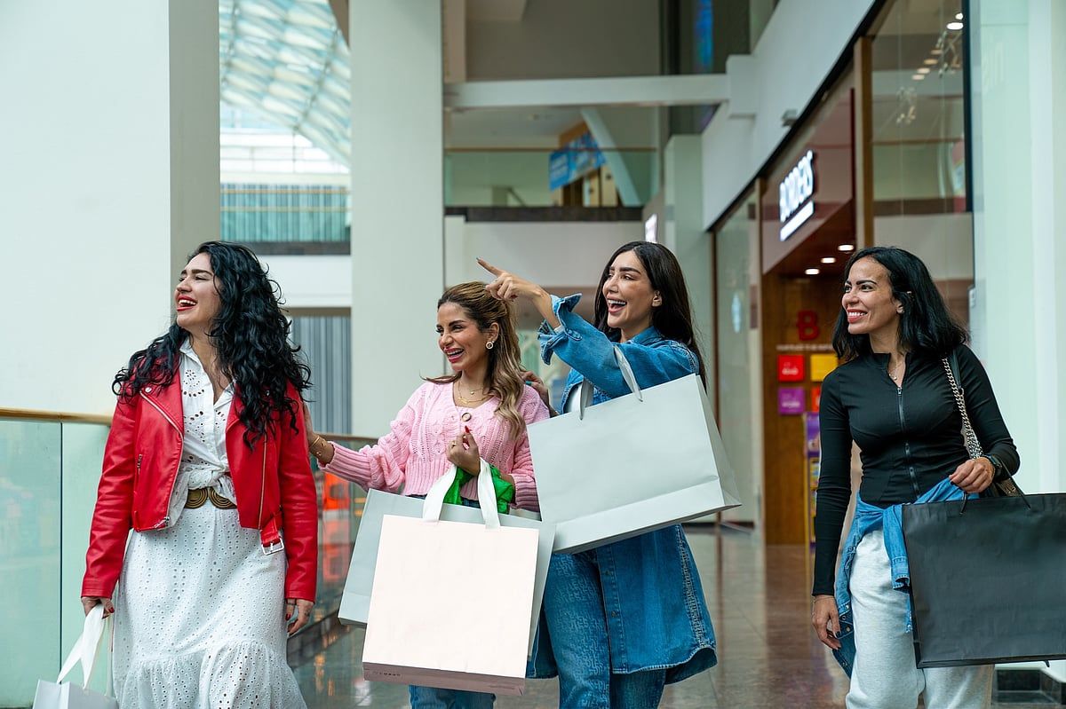 Dubai'nin Yaz Harcamaları Yaz Satış Sezonunda %100'ün Üzerinde Arttı