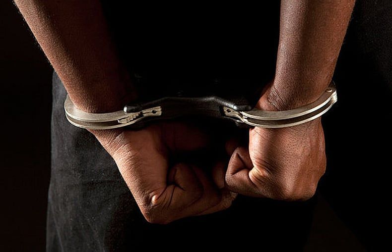 Hindistan Polisi 'Suç Bürosu' İşleten Sahte Polisi Tutukladı