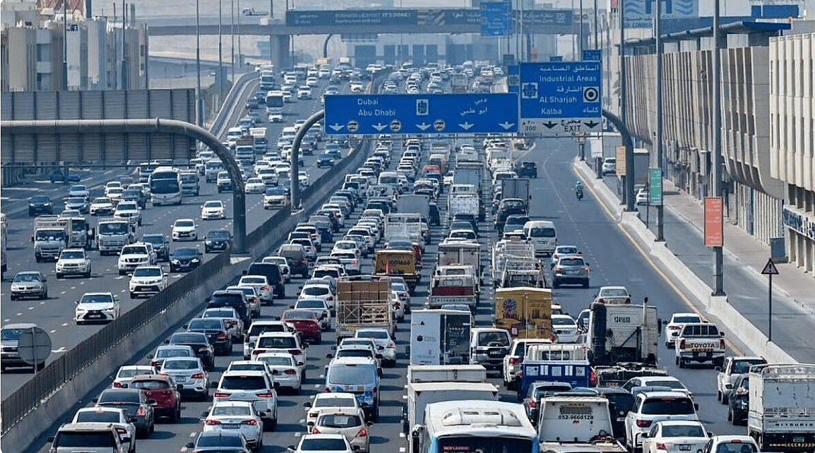 Dubai: Emirates Yolunda Meydana Gelen Kaza Sonrası 3 Şerit Kapandı; Trafikte Gecikmeler Bekleniyor