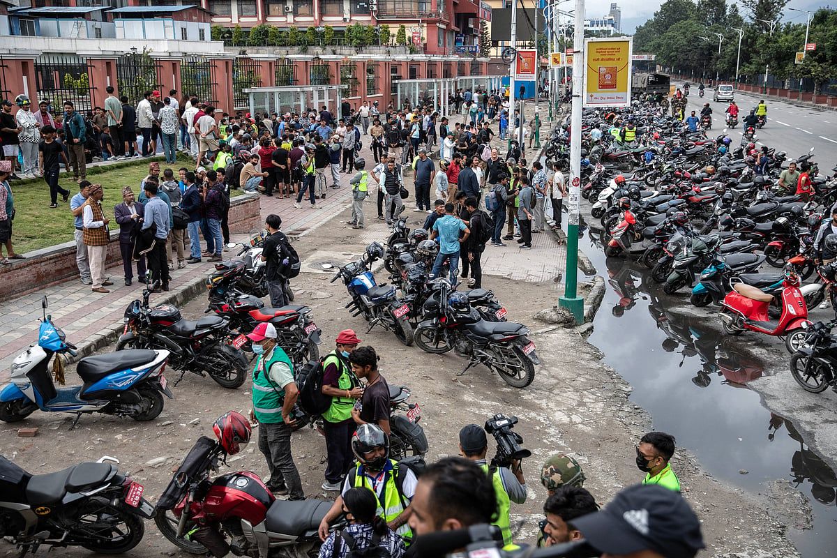 Nepal 200 Mahkumu Geri Aldı; Hindistan Sınırı Geçmeye Çalışan Kaçakları Gözaltına Aldı