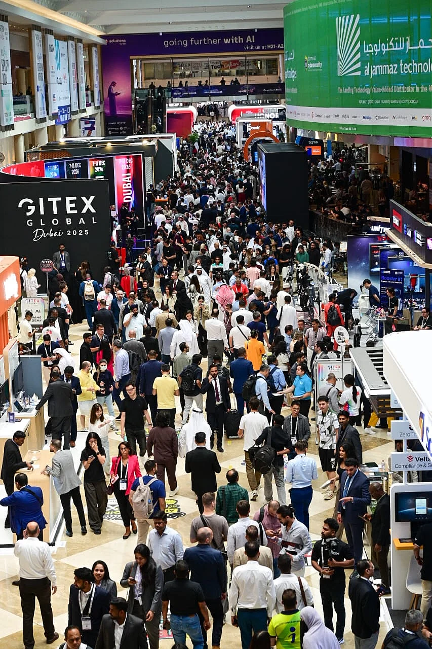 1. Günde Binlerce Kişi Gitex'i Dans Eden Robotları, Vize İhlalcilerini Yakalayan Aı Arabasını Görmek için Kalabalıklaştırdı