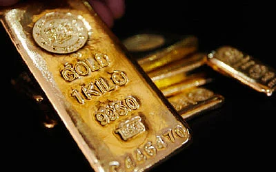 Altın 4.000 Dolarlık Kilometre Taşını Kırdı, Yatırımcılar Güvenliğe Koşarken Gümüş Kemerler Rekor Kırdı
