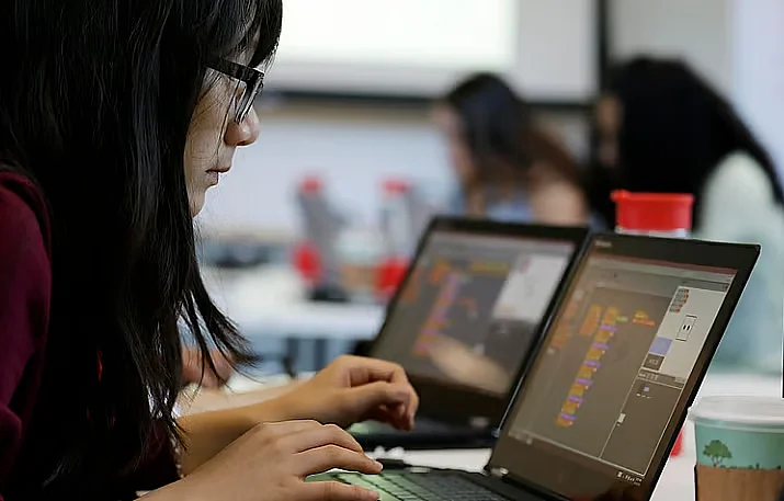BAE, Sakinleri Gelecekteki Becerilerle Donatmak için Google ile Yeni Yapay Zeka Eğitimi Girişimi Başlattı