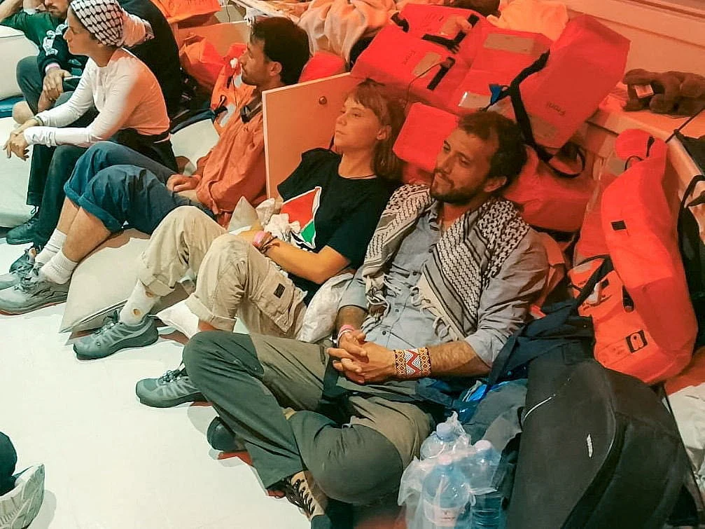 'Kafeslere Kilitlendi': İsviçreli Gazze Filosu Aktivistleri İsrail'in 'İnsanlık Dışı' Gözaltına Alındığını İddia Etti