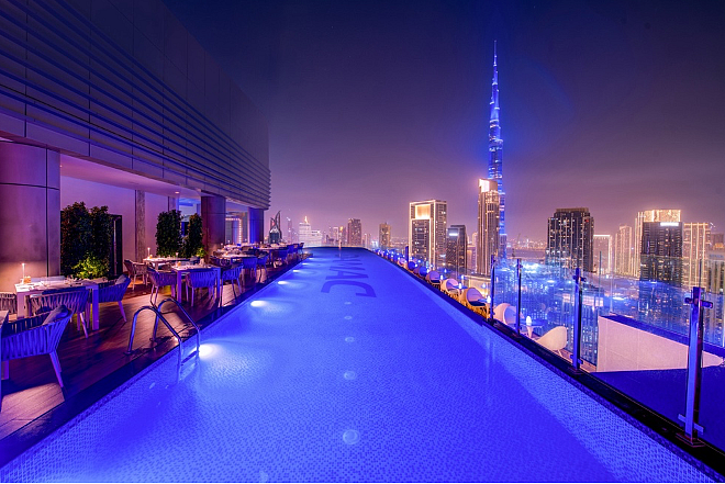 Malibu Sky Lounge, Paramount Hotel Midtown“ "Ufuk Çizgisi Bir Zihin Durumuna" Sahne Oluyor