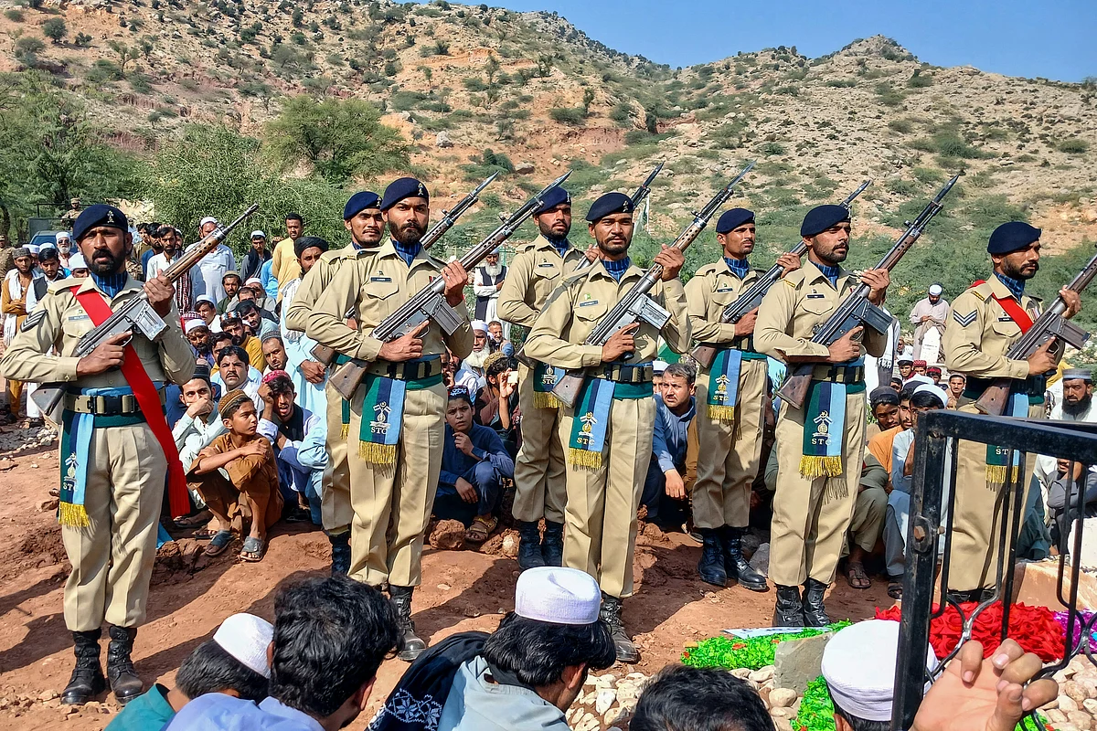 Pakistan, Afganistan İle Yaptığı Görüşmede Sınır Çatışmaları Raporları
