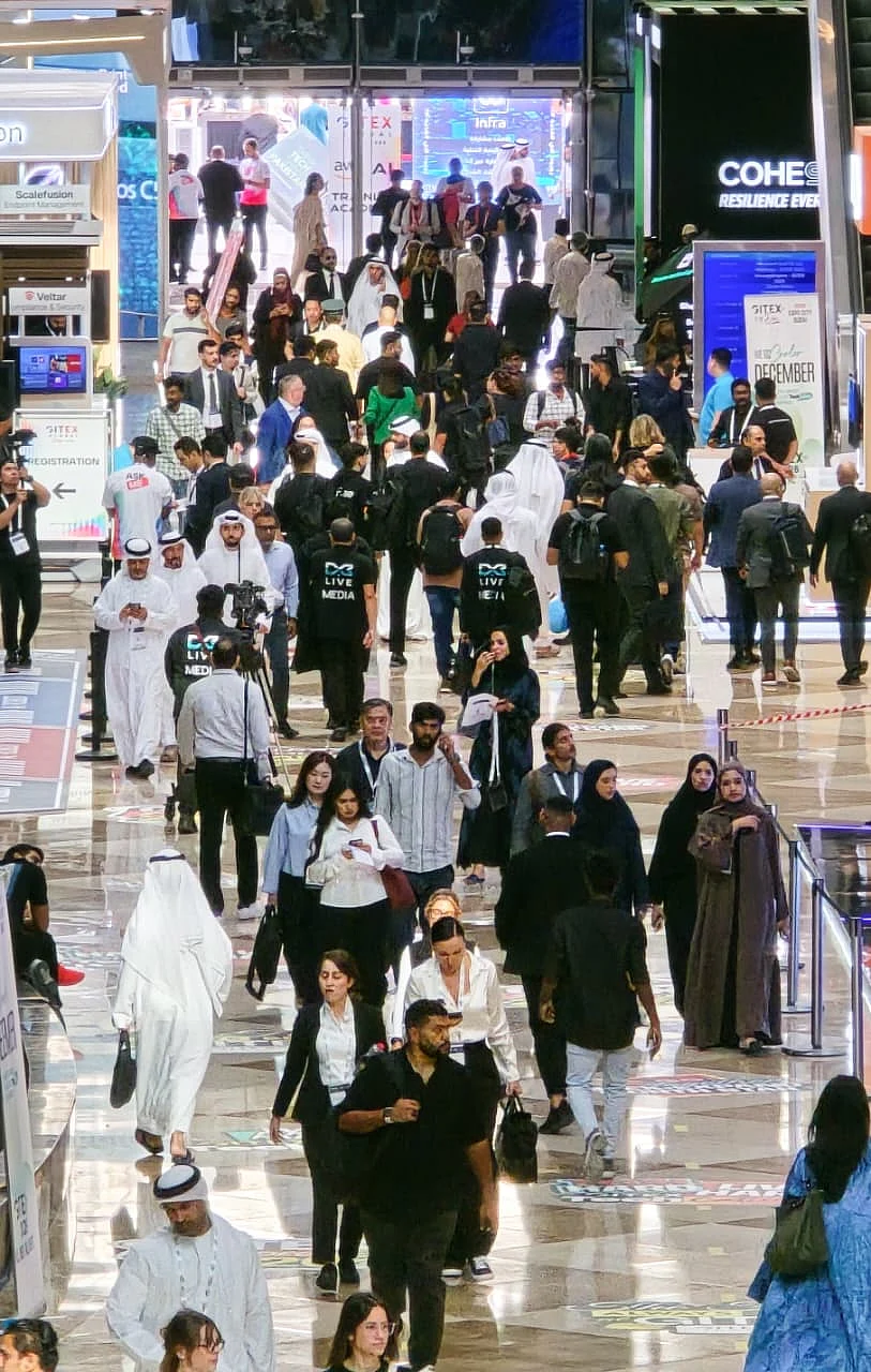 Video: Robotlar Dans Ediyor, Gitex 2025'te Ziyaretçileri Selamlamak için El Sallıyor