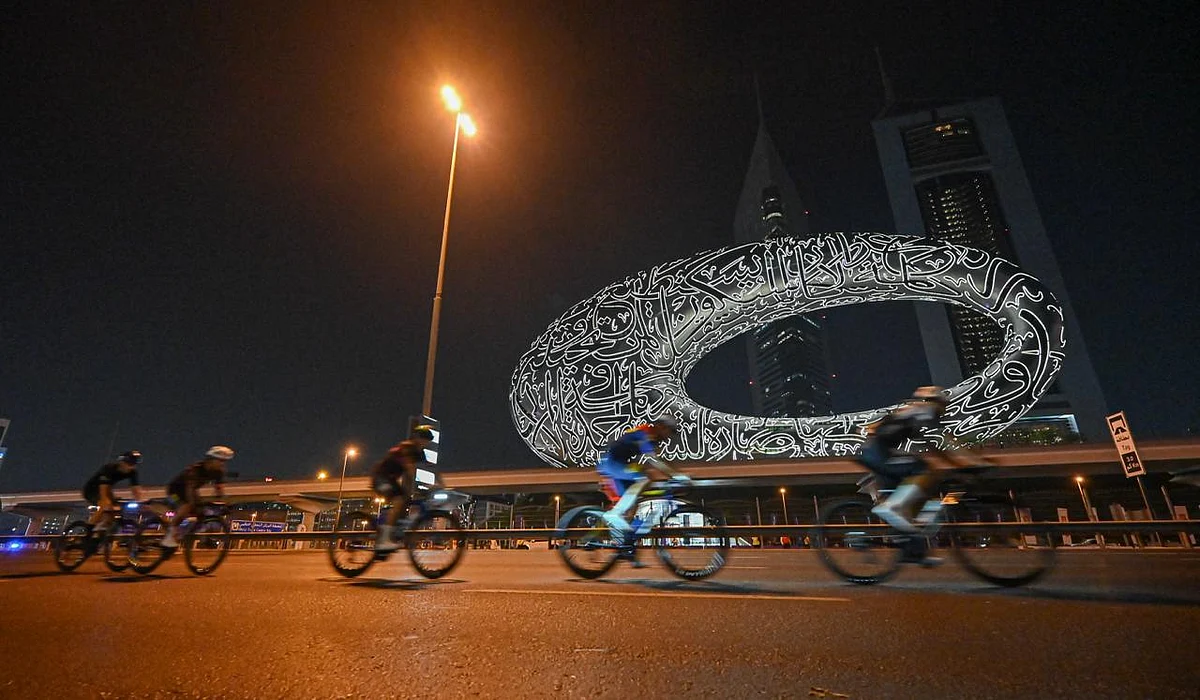 Bakın: Dubai Yolculuğu 2025 Başladı; Bisikletçiler Başlamadan Önce Szr'de Hız Turlarına Katılıyor
