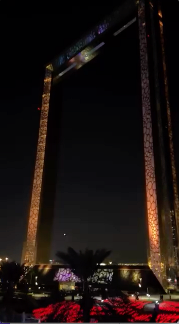 İzle: Dubai'de İkamet Eden Trafik Noktalarında Sıkışmış Leonid Gökteki Meteor Yağmuru