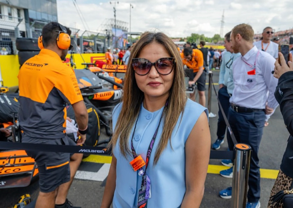 Abu Dabi: F1'de Hindistan'ın Sesi Olan Kadınla Tanışın