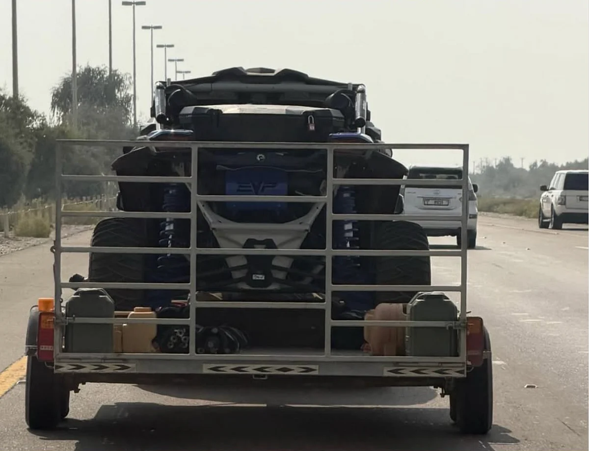 Abu Dabi Polisi, Bisikletleri Taşımak için Römorkların Güvenli Olmayan Kullanımı Nedeniyle Para Cezalarına Karşı Uyardı