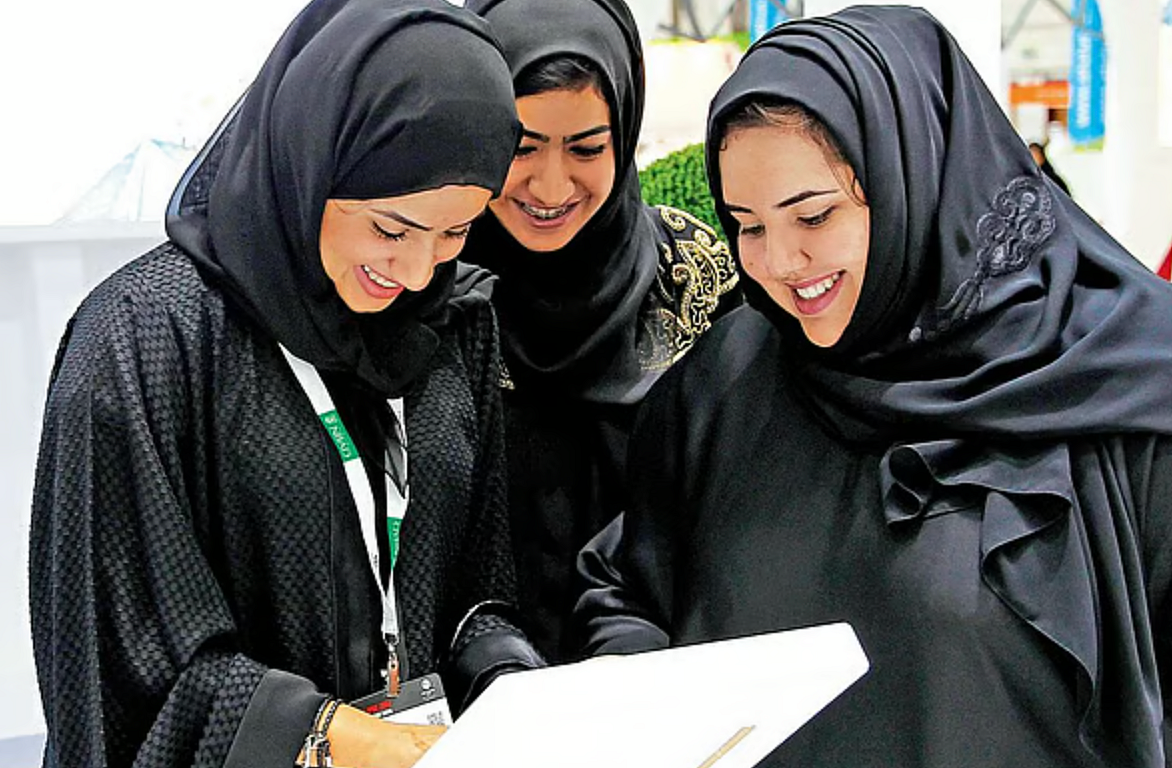BAE, 1 Ocak 2026'dan itibaren Özel Sektördeki Emirlikler için Asgari 6.000 Dh'lik Ücret Belirliyor