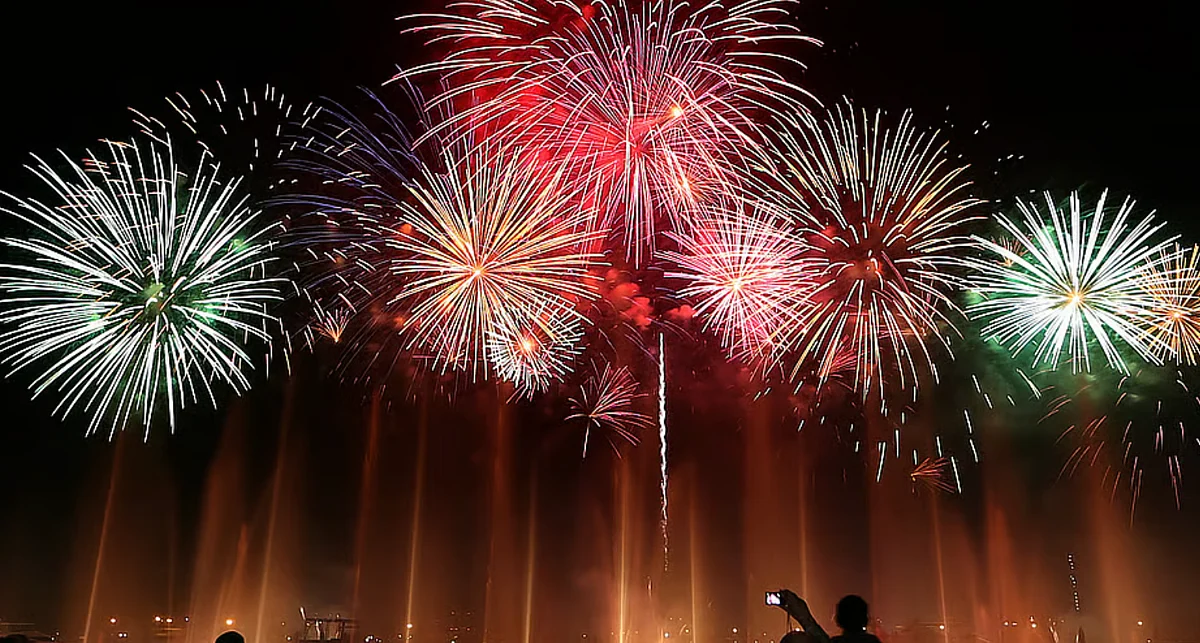 BAE'de NYE 2026: Ajman Havai Fişekler için 4 Noktayı Duyurdu