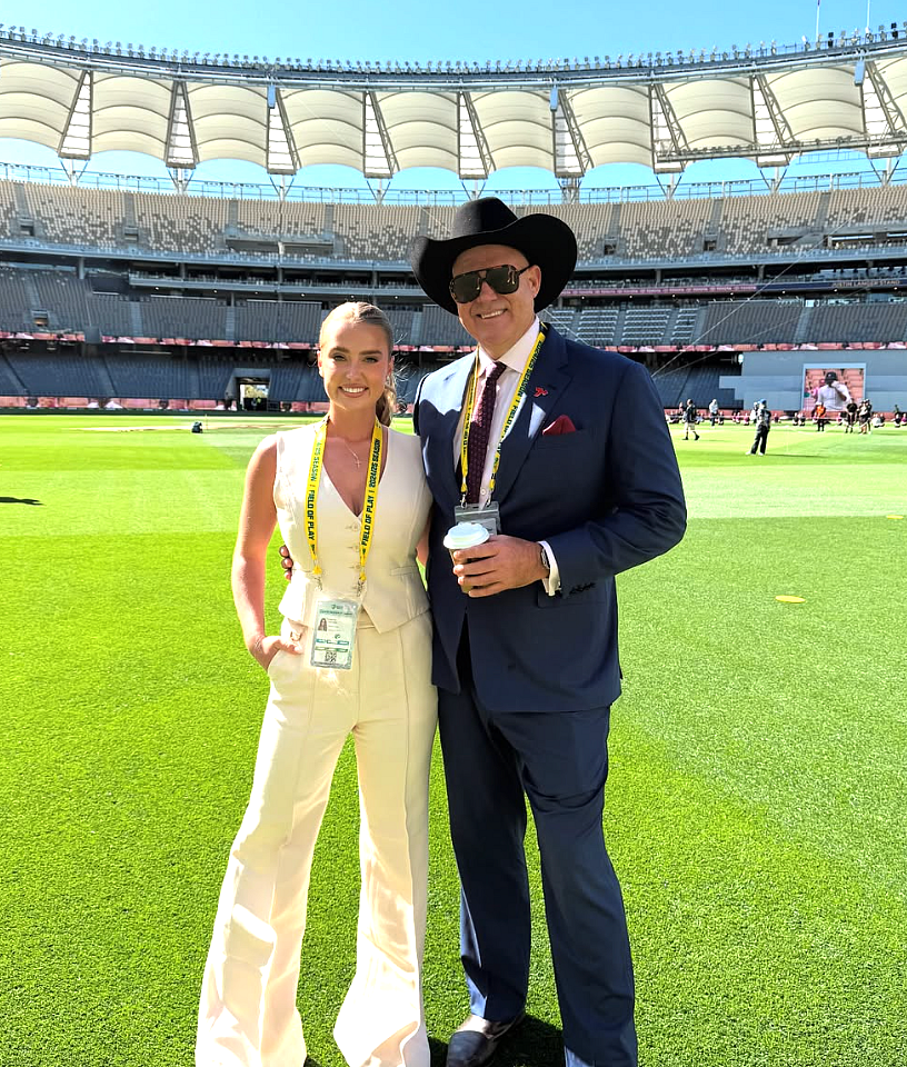Kriket İşareti Yapan Dubai: Karşılamak Matthew Hayden Kızı