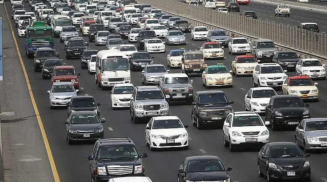 Dubai Polisi, Global Village Yakınlarındaki E311'deki Kazayı Uyardı