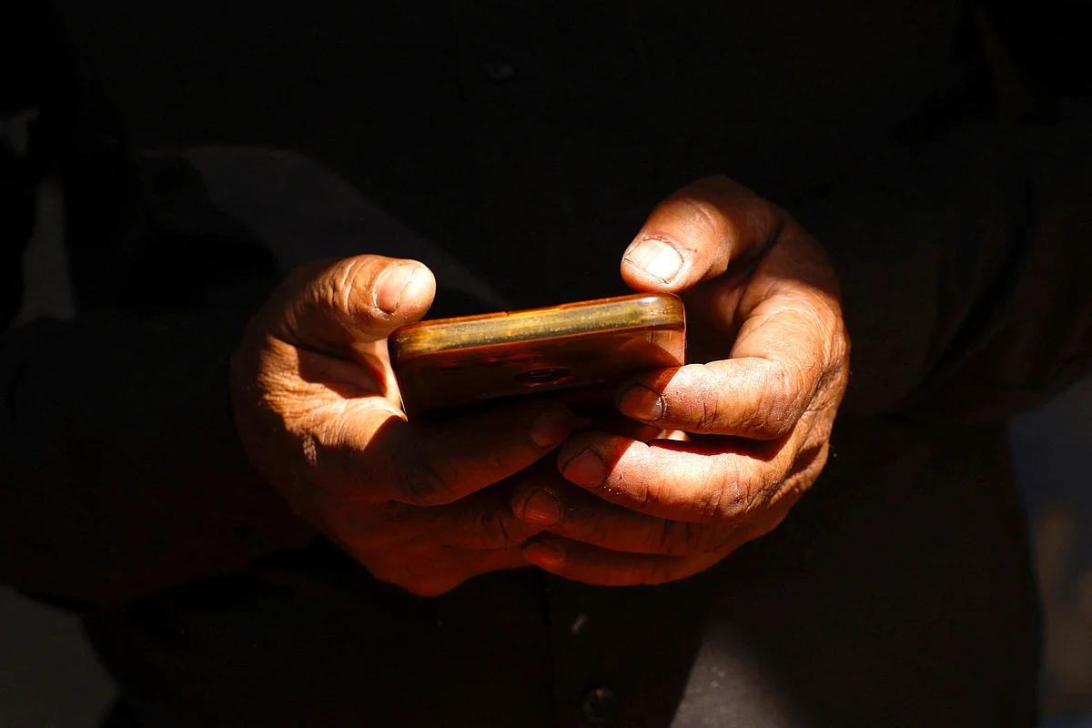 Hindistan, İsyandan Sonra Hükümet Telefon Uygulamasını Ön Yükleme Emrini İptal Etti