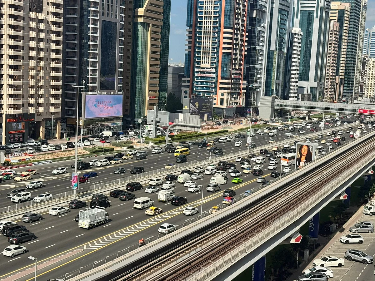 Yılbaşı Gecesinde araba mı kullanıyorsun? Dubai Yetkilileri Yasadışı Otoparka Karşı Uyardı