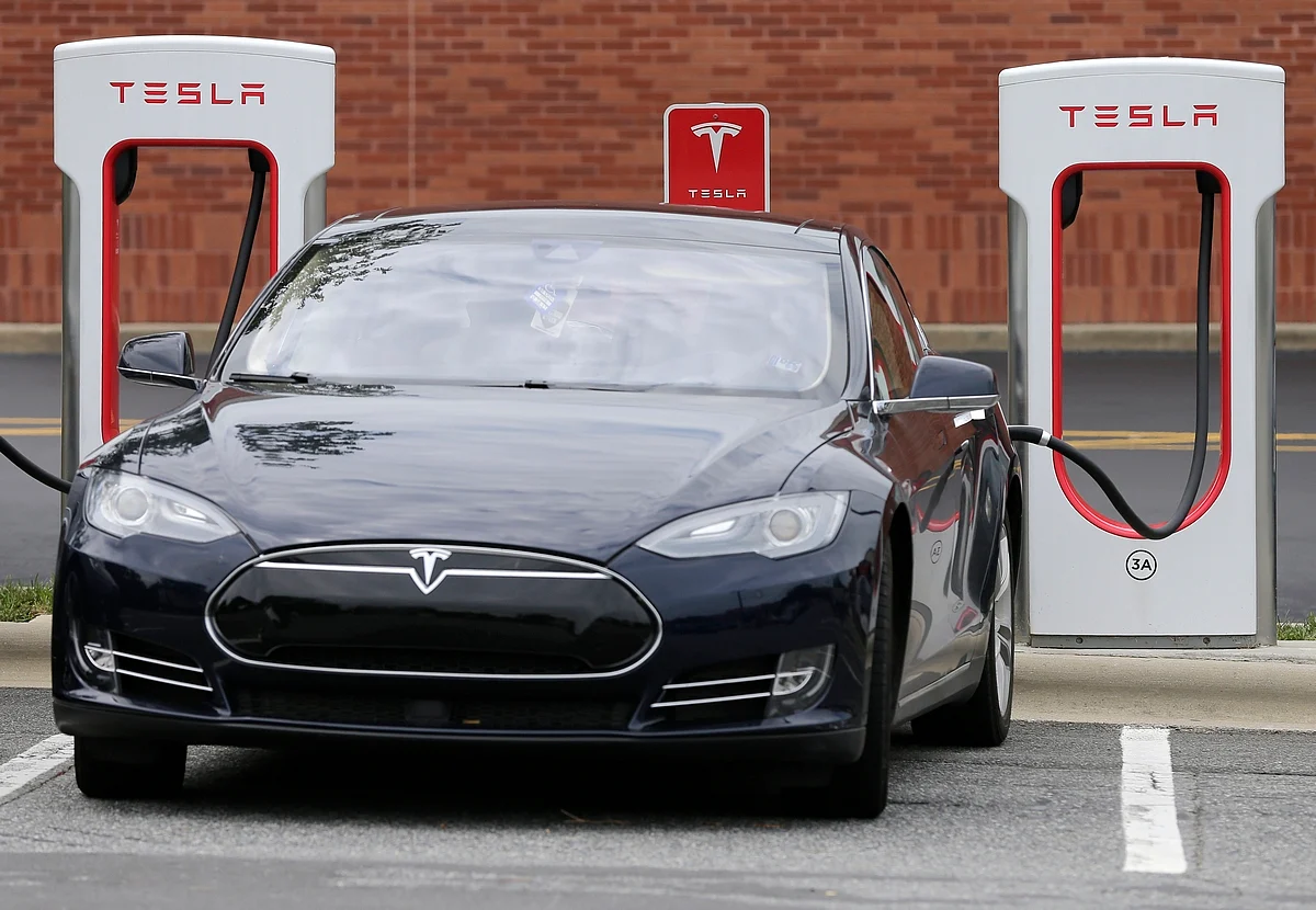 2026'da Dünya Çapında 116 Milyon Elektrikli Araç Yola Çıkacak; BAE, Sürücüleri Geçiş Yapmaya Teşvik Ediyor