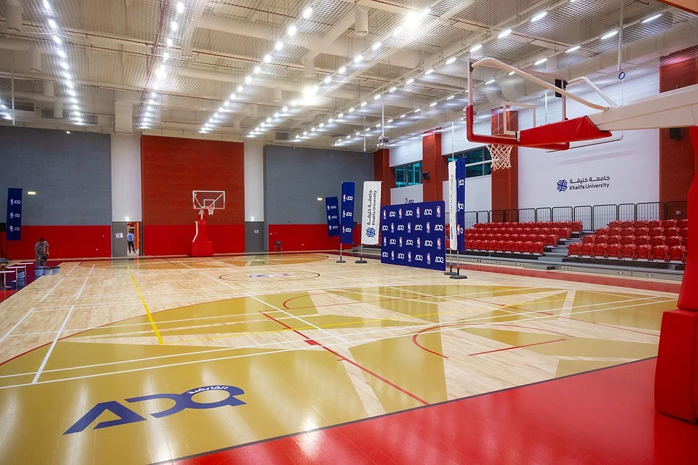 Adq, Khalifa Üniversitesi'nde Yenilenmiş Basketbol Sahasının Açılışını Yaptı 