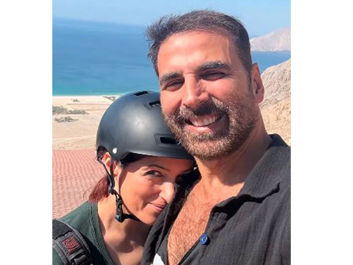 Akshay kumar'ın Konvoy korkunç Kazada Mumbai Dahil