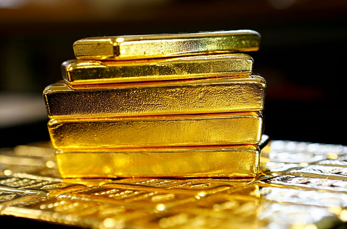 BAE Alıcıları Sıcağı Hissederken Altın 5.000 Dolarlık Engeli Yıktı