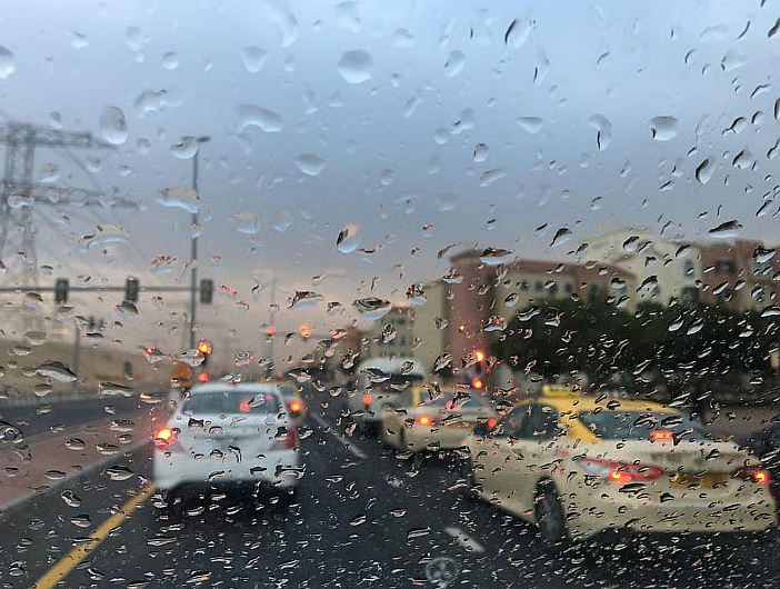 BAE'de Yarın Hava Durumu: Bazı Bölgelerde Yağmur İhtimali; Abu Dabi'de 23 ° C'nin Üzerinde