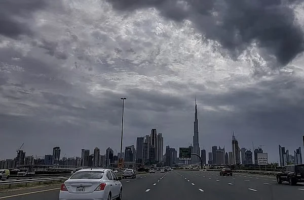BAE'de Yarın Hava Durumu: Hafif Yağış Bekleniyor, Dubai'de En Düşük Sıcaklık 16 ° C