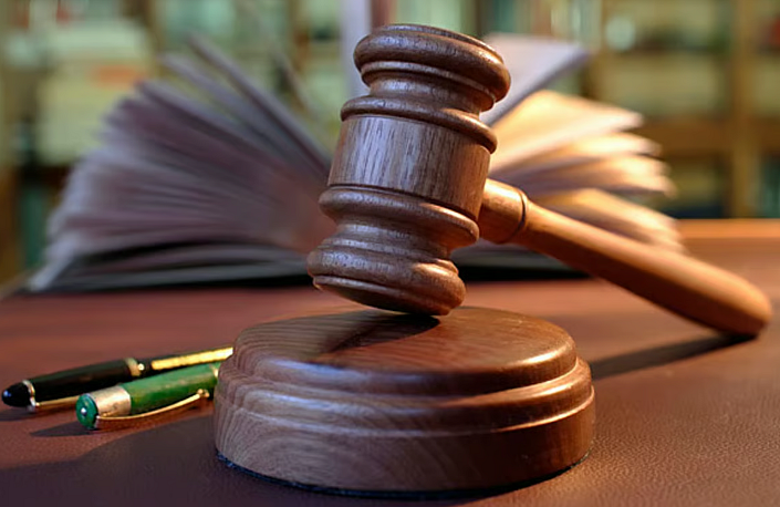 BAE'nin Yeni Medeni İşlemler Yasası: 18 Yaşındakiler Artık Yasal Olarak Neler Yapabilir 