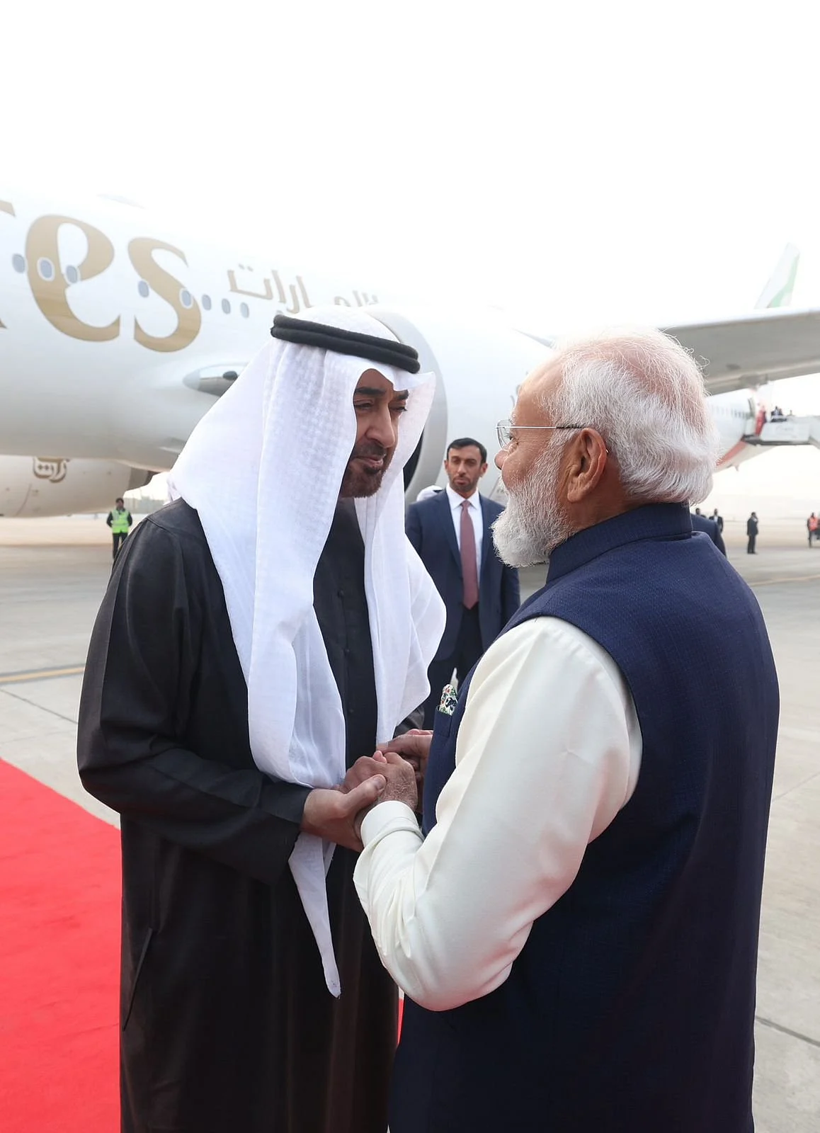 Bakın: BAE Başkanı, Ziyaret Sırasında Başbakan Narendra Modi Tarafından Memnuniyetle Karşılanan Hindistan'a Dokundu