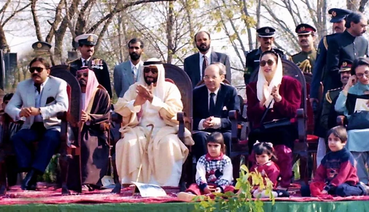 Bakın: Dubai Hükümdarı Benazir Butto'nun Nadir, Gerileyen Fotoğrafları BAE-Pakistan Arasındaki Güçlü Bağları Gösteriyor