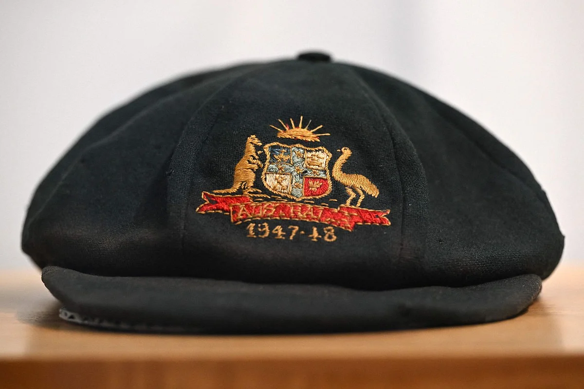 Bradman'ın Hindistan'a Giydiği 'Bol Yeşil' Şapka Açık Artırmada 460.000 Dolara Satılıyor
