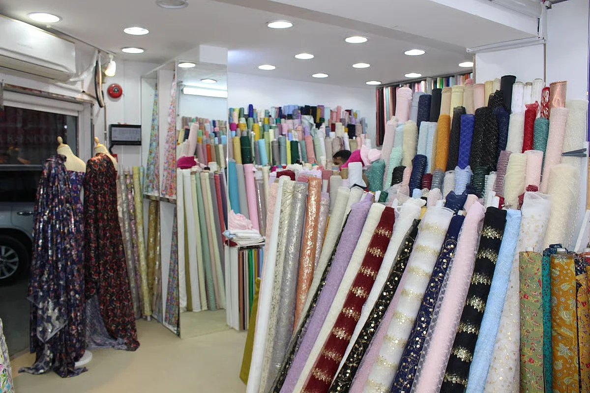 Çok İş, Çok Az Zaman: BAE Terzileri Ramazan Bayramı'ndan Haftalar Önce Gerildi