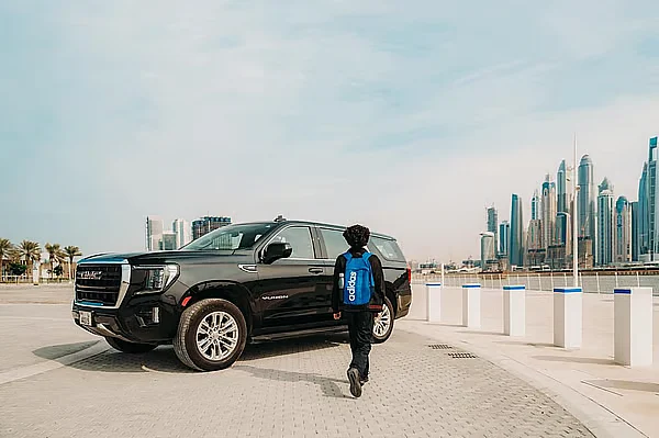 Daha güvenli, Daha ucuz, Daha Akıllı? Dubai'nin Yeni Paylaşılan Okul Gezileri Aileler için Ne Anlama Geliyor
