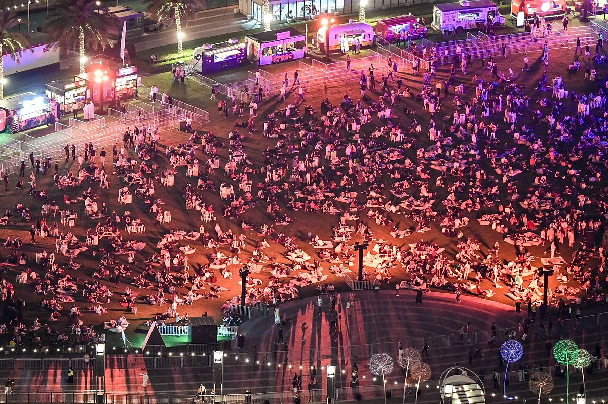 Dubai: 45 Milletten 2.479 Gönüllü, Yeni Yıl Arifesinde Kalabalık Yönetimini Destekliyor