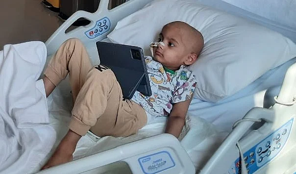 Masrafları Karşılamak İçin Aile Çabalarken, Dubai: 5 Yaşındaki Savaşlar Nadir Bir Kanser, Destek İstedi