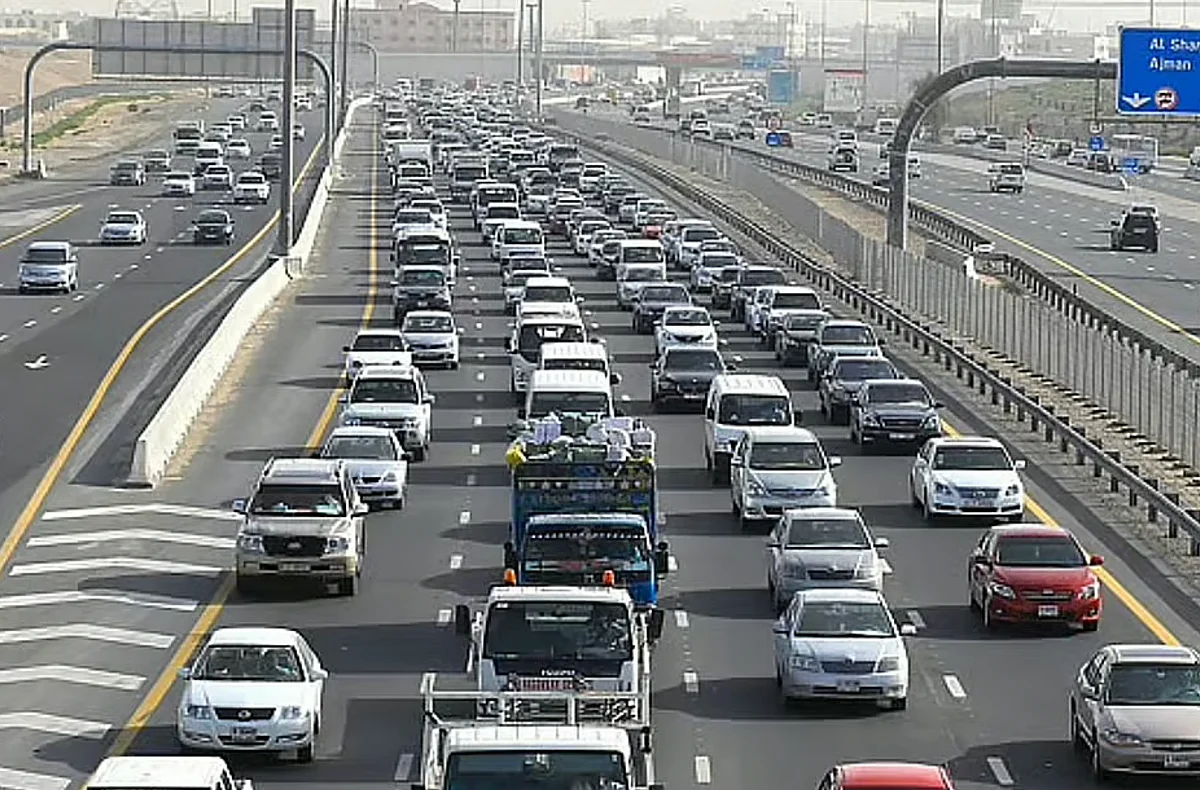 Dubai Polisi, Mall Of Emirates Köprüsü'nden Önce Şeyh Zayed Yolu'ndaki Kazayı Uyardı