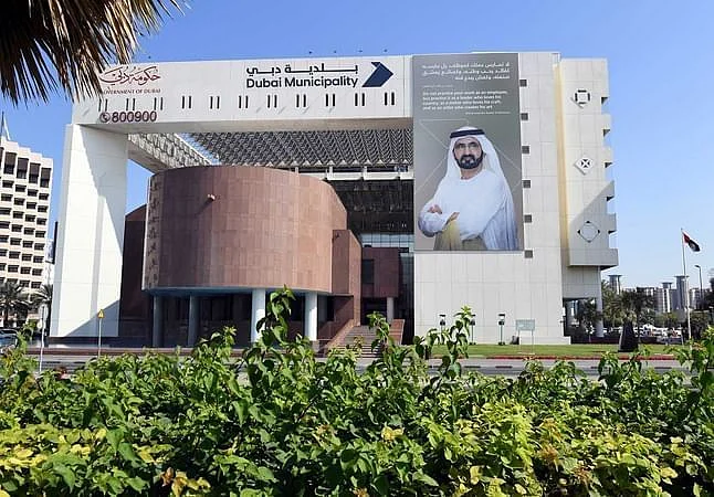 Dubai Temizliği İzlemek için Akıllı Kameralar Başlattı, İhlal Edenler Dh500 Para Cezasına Çarptırıldı
