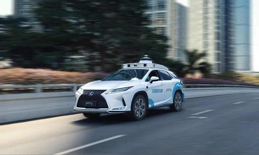 Dubai'nin Kendi Kendini Süren Robotaksisi: Milisaniyeler Neden Yolda Güvenliği Sağlayabilir veya Kırabilir