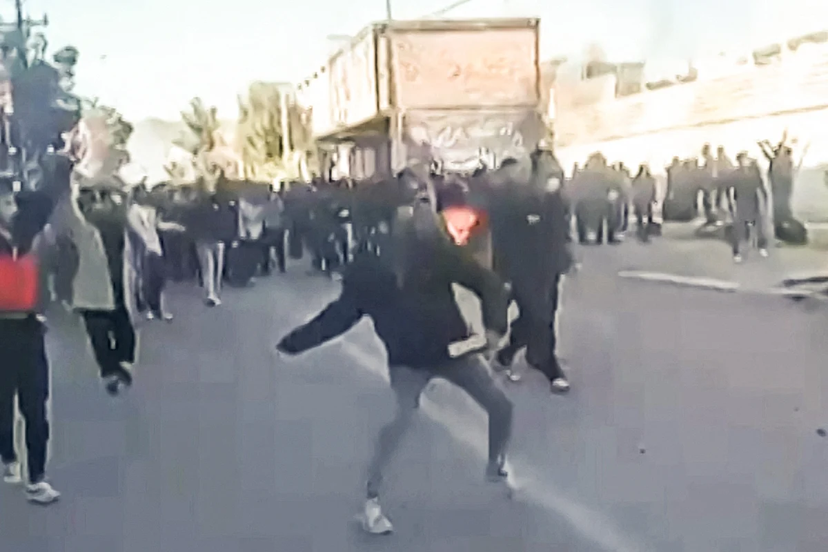 Hak Grupları, Protestoların ikinci Haftaya Girmesiyle İran'da Yeni Çatışmaların Patlak Verdiğini Söylüyor