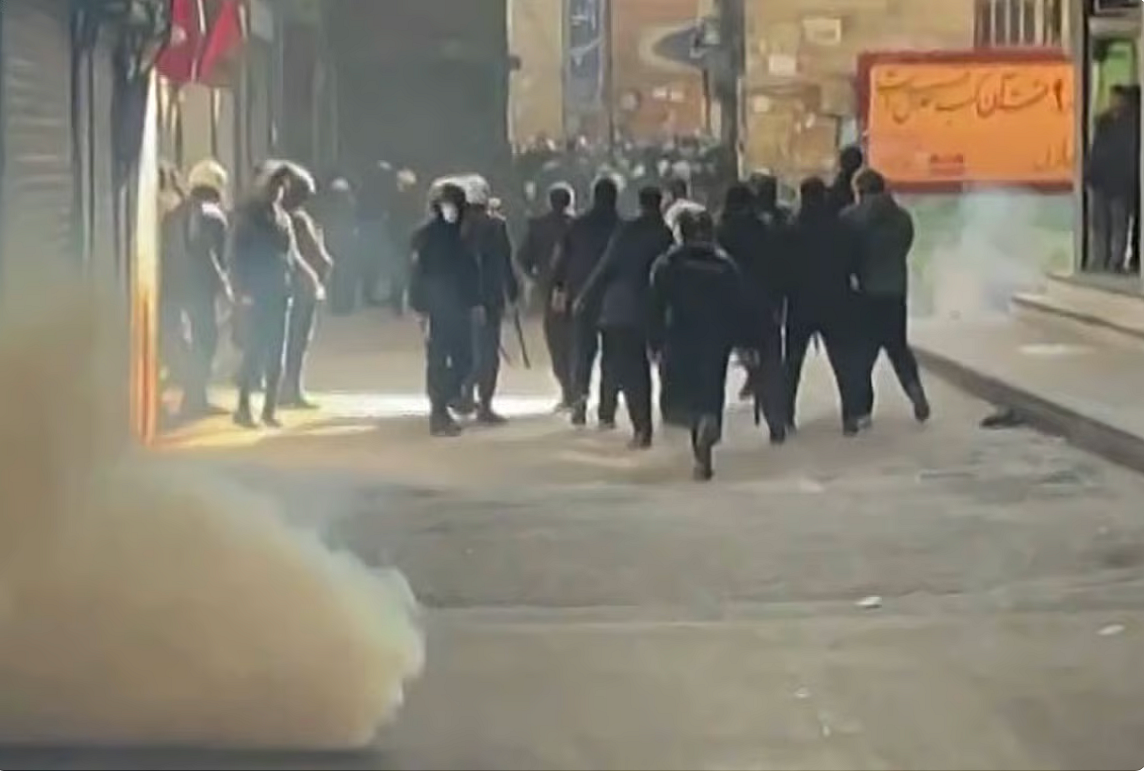 İran, 'Ayaklanmalara' Katılan Protestoculara Teslim Olmaları veya Yasaların Tam Gücüyle Karşı Karşıya Kalmaları için Üç Gün Veriyor