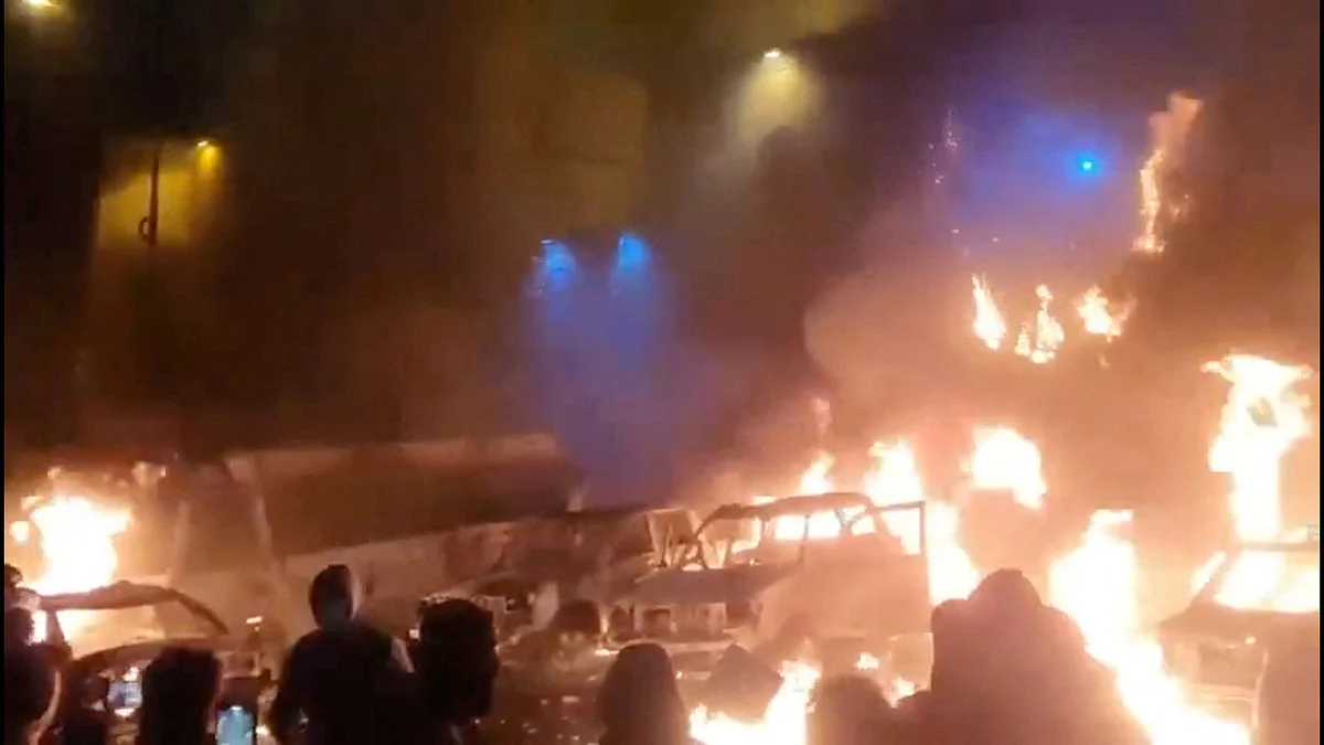 İran, İnternet Kesintisine Rağmen Protesto Gecesiyle Sarsıldı