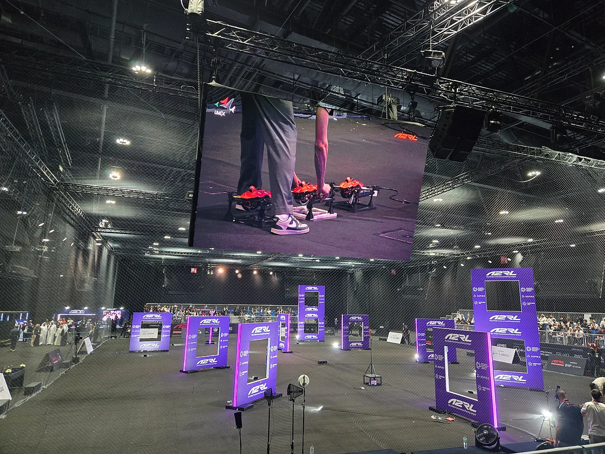 Dramatik Drone İzle: İnsan Kenarları Aı Finali Abu Dabi'de Yarış