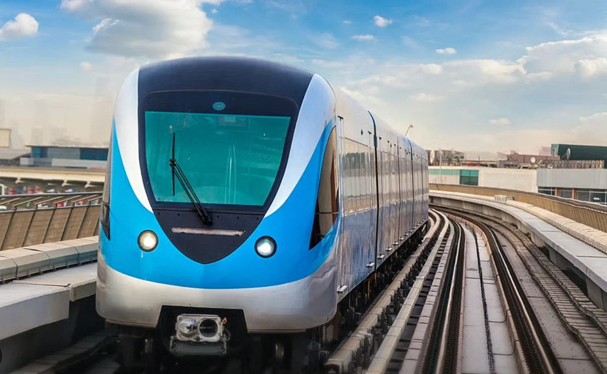 Kırmızı Hatta Dubai Metrosu Seferleri Aksadı; Alternatif Otobüs Seferleri Başladı