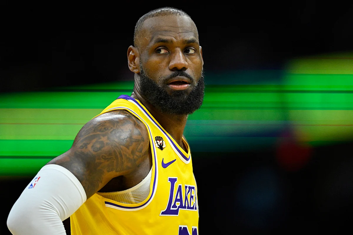 Lebron James, Cleveland'a Veda Ederken Gözyaşlarına Boğuldu